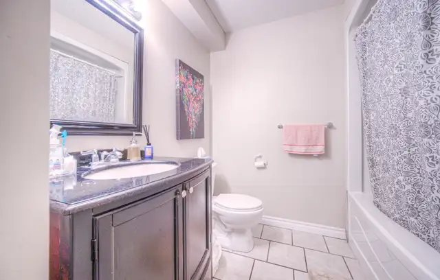 172 Regina St. N. Apt. #5 Room#2 - SUBLET $875 includes parking in Room Rentals & Roommates in Kitchener / Waterloo - Image 4