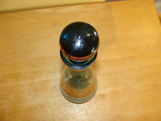 jolie bouteille pour décoration, en verre, couleur turquoise dans Art et objets de collection  à Laval/Rive Nord - Image 2