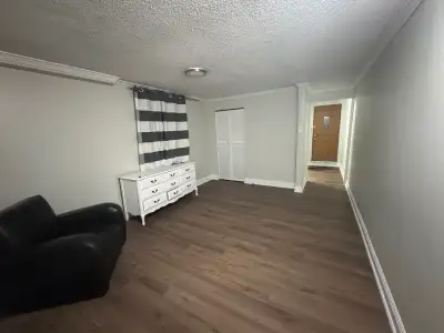 Private Bedroom for Rent in a 2-Bedroom House/Apartment A clean and spacious private bedroom is avai...