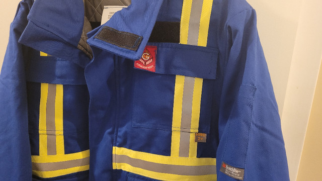 new FR  jacket insulated size 38 reg in Men's in Edmonton - Image 2