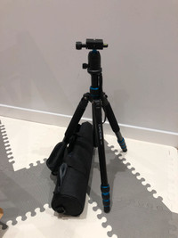 HENRY CameronT310BH ultralight weight Tripod Excellent Condition