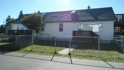 Half duplex for rent. Newly renovated.2 Bedroom 1 Bath, basement laundry. Loft. Fenced front and bac...