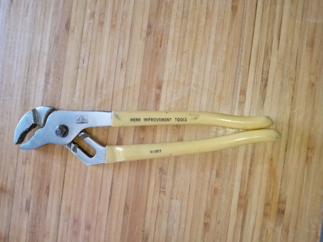 10" adjustable channel lock pliers in Hand Tools in St. Catharines