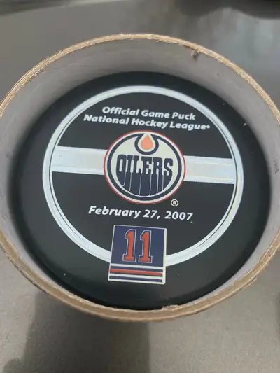 Edmonton Oilers Mark Messier Jersey Retirement Night Game Puck Feb.27/2007… $75 Firm