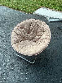 fold able saucer chair