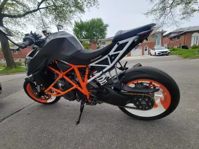 Extra parts ,very clean bike,