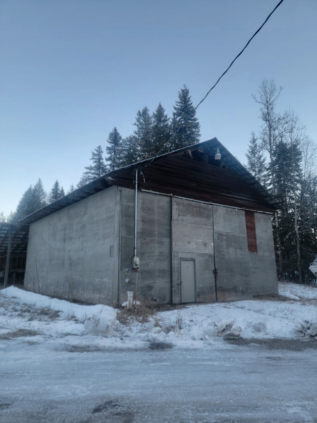 Home and large shop... 4.2 acres in Houses for Sale in Williams Lake - Image 4