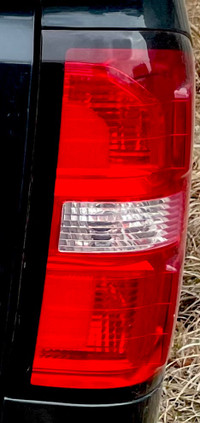 2018 GMC Sierra 1500 Passenger side tail light 