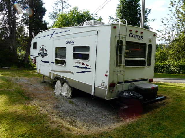 Beautiful 2005 Keystone 28.5 COUGAR 5th Wheel in Travel Trailers & Campers in Mission - Image 3