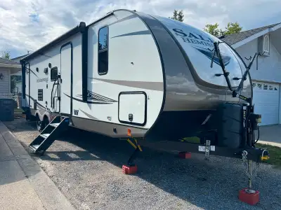 Salem Hemisphere bunk model travel trailer. Model 26BHHL Solar Outdoor mini fridge and griddle Lots...