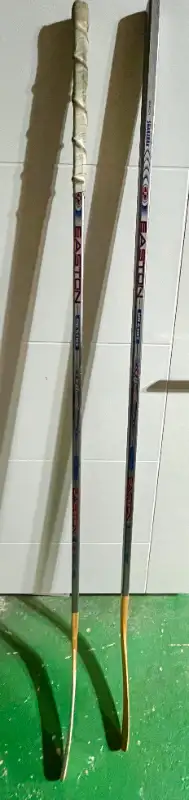 Bâton de hockey EASTON vintage hockey stick 95 Stiff, Shanahan 15$ pour les 2. Acheteur sérieux