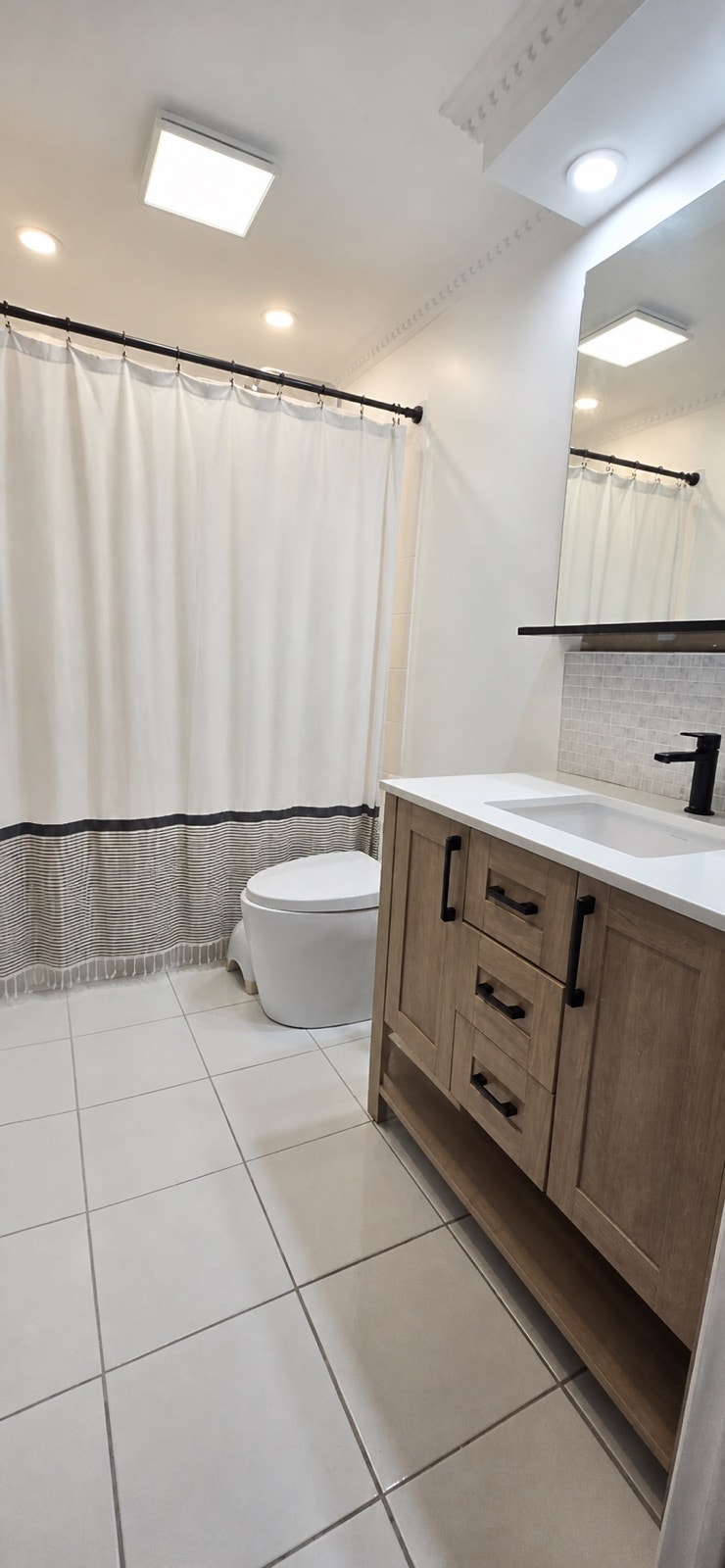 Spacious & Bright 5 1/2 in Lasalle — photo 3
