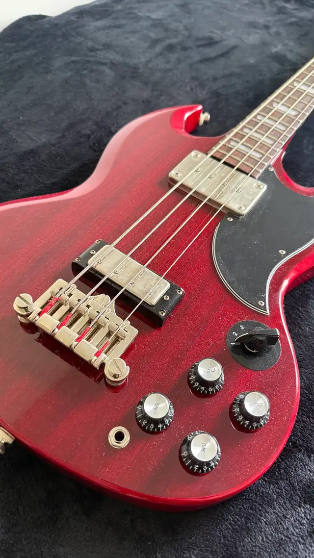 Epiphone EB3 Bass in Guitars in Guelph - Image 3
