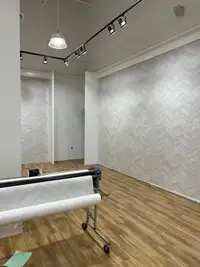 Professional wallpaper installation 