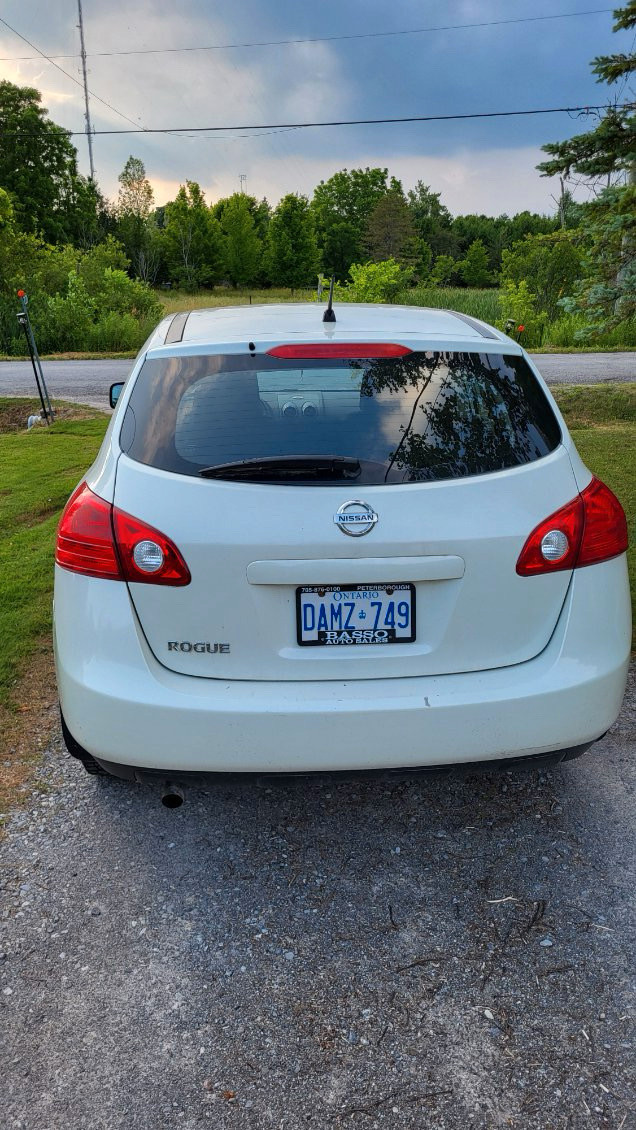 2010 Nissan rogue in Cars & Trucks in Peterborough - Image 2