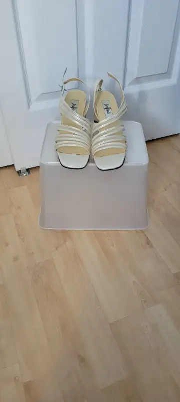 Robe de bal couleur beurre in Women's - Dresses & Skirts in Québec City - Image 7