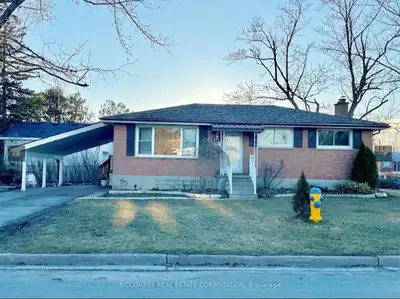 Beautiful Corner Lot home available for rent GIRLS ONLY 1 main floor room available - max 1 occupant...