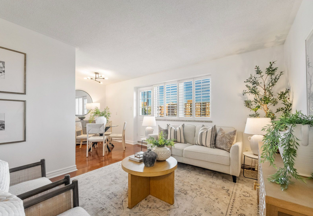 Spacious & Bright 3 Bedroom Apartment in Mississauga