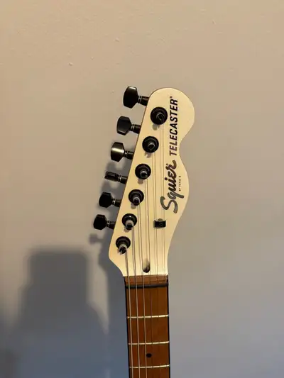 Squier Contemporary Telecaster RH Pearl White, View more