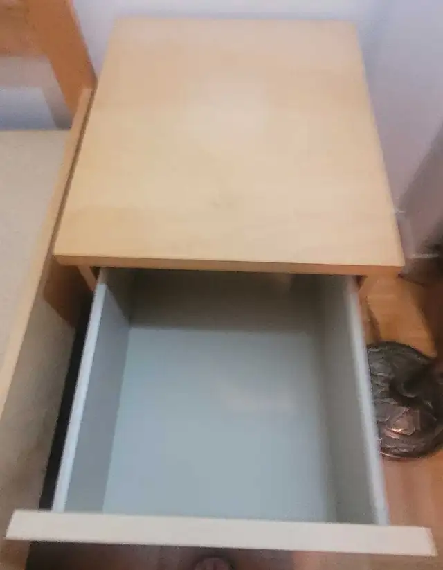 set de chambre lit simple, table chevet, matelas Sealy Posturepe in Other in Granby - Image 9