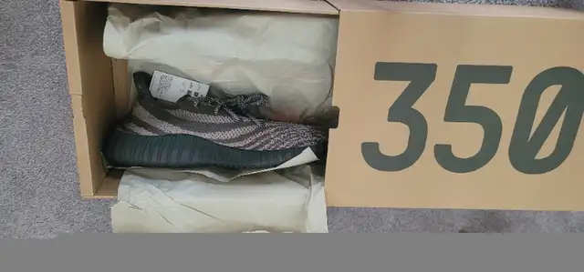 Yeezy 350 V2 Beluga Carbon New sz 12.5 11.5 CONFIRMED ADIDAS in Men's Shoes in Markham / York Region - Image 3