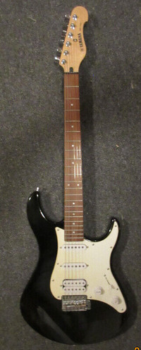 Yamaha EG 112C Black Electric 6 string Guitar strat style