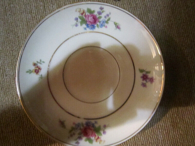 THE QUEEN'S ROSE china, Made by Tirschenreuth, Bavaria in Arts & Collectibles in Gander - Image 2