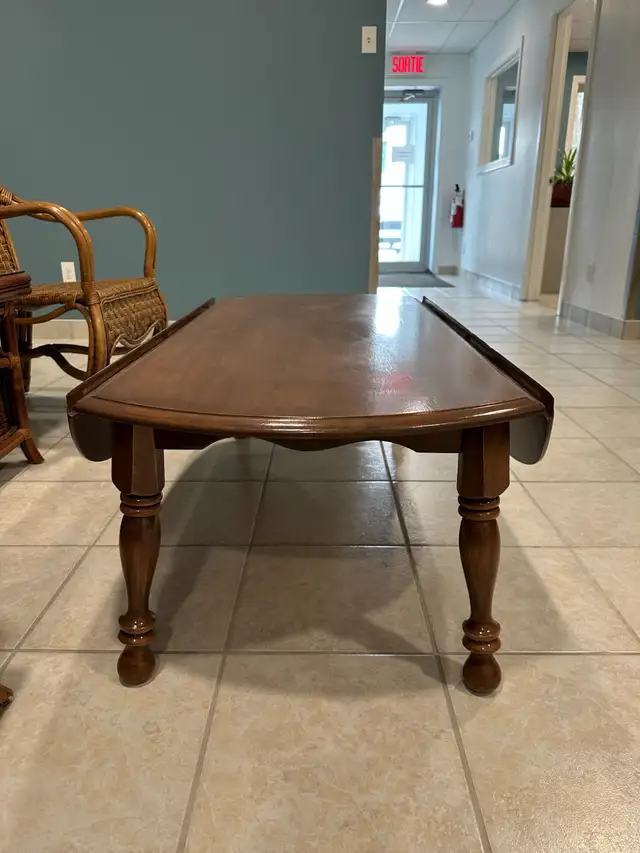 Table de salon in Dining Tables & Sets in Trois-Rivières - Image 4
