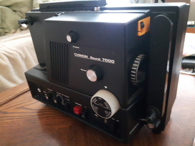 Chinon 7000 movie projector-vintage in Cameras & Camcorders in Trenton - Image 2