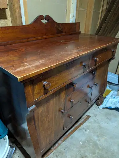 This is a used cherry wood sideboard, featuring a beautiful wood grain and classic design. It has dr...