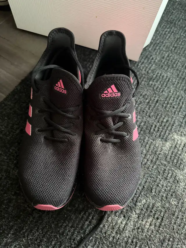 Women’s Adidas Shoes Size 9 in Women's - Shoes in Mississauga / Peel Region - Image 3
