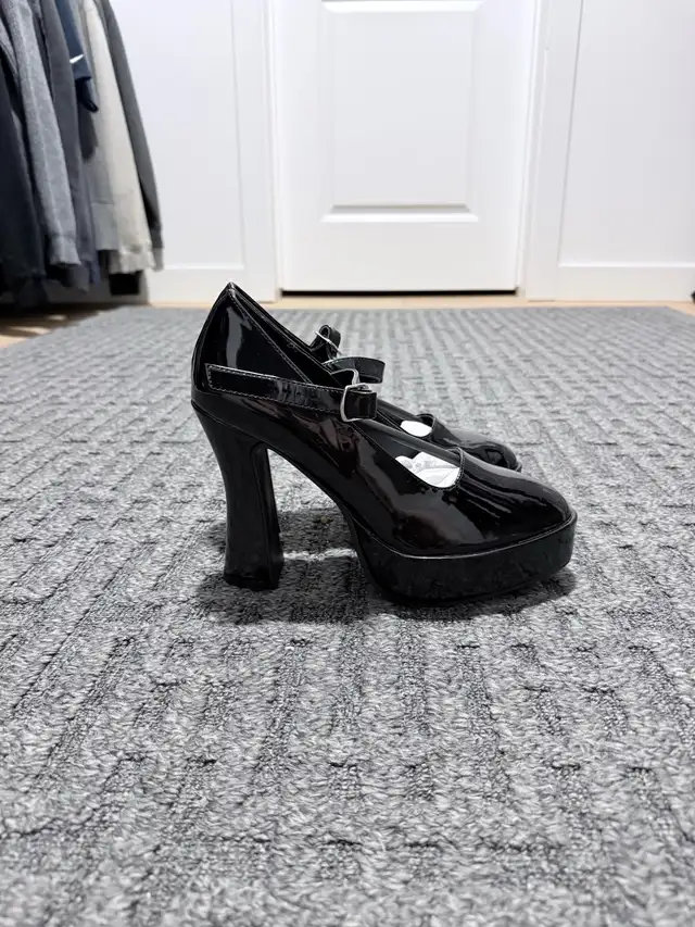 Black Ellie Mary Jane’s with Chunky Heel in Women's - Shoes in St. Albert - Image 4