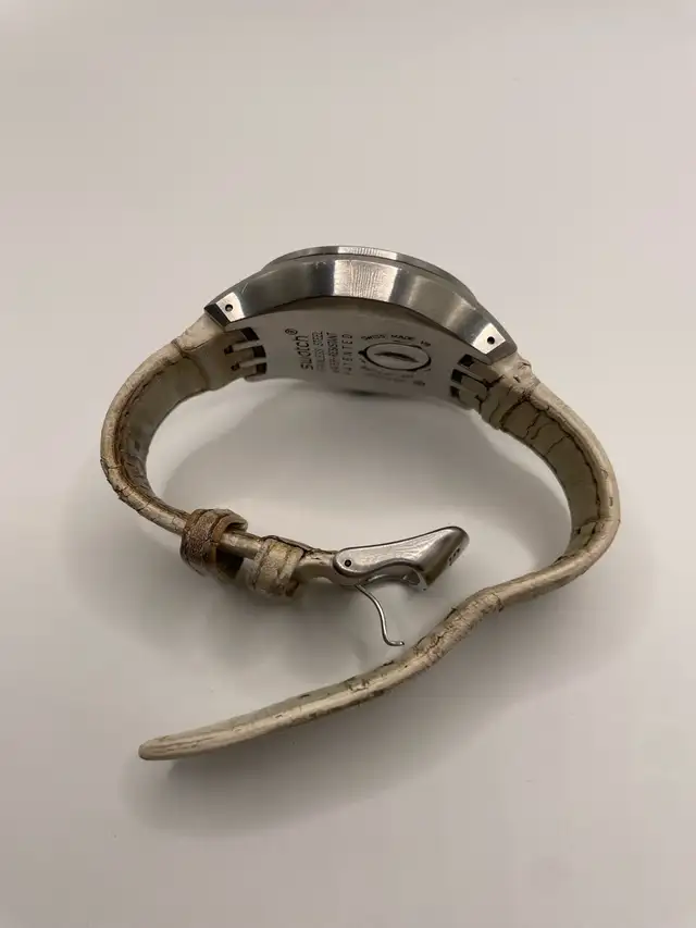 Swatch In Joyful Mode YTS401 White Dial White Leather Watch  in Jewellery & Watches in City of Montréal - Image 5