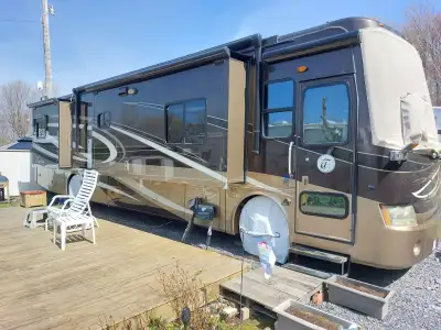 MOTORISE DIESEL 2010 TOUT EQUIPPE 2 AIR CLIMATISES AVEC POMPES DE CHALEUR, 2 FOURNAISES. LAVEUSE ET...