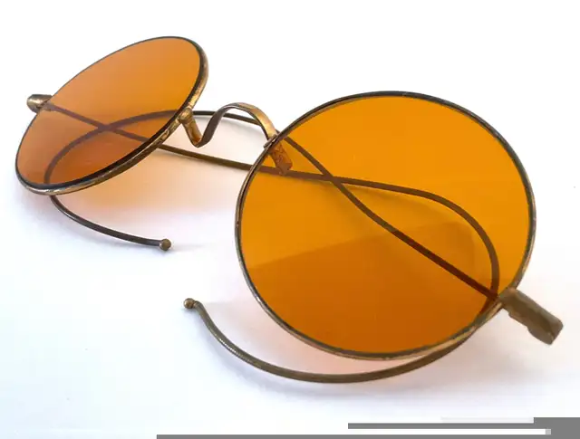 Antiquité 1920 Collection Lunettes teintées WILLSON USA in Arts & Collectibles in Lévis - Image 4