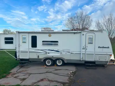 Renovated 2005 camper, sleeps 7 Has Registration papers exp Feb 2026 *Needs inspection 2 single bunk...