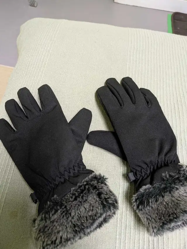 Head women's ski gloves Small black faux fur lined in Women's - Other in Oshawa / Durham Region - Image 11