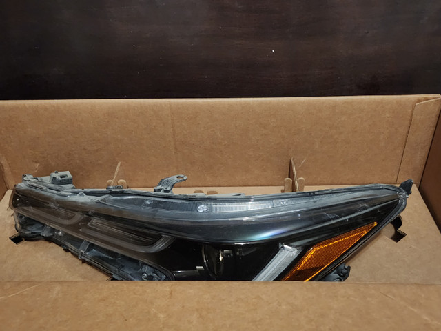 2020 Toyota Corolla SE Front Light in Auto Body Parts in Mississauga / Peel Region - Image 4