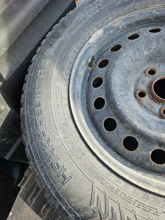 245/65R17 Nokian Hakkapeliitta 8 SUV in Tires & Rims in City of Montréal - Image 6