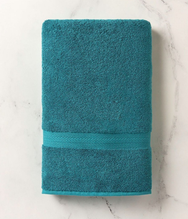 Kit Serviettes de bain « Royal Plush » Bleu Perse de Linen Chest dans Articles pour la salle de bains  à Trois-Rivières