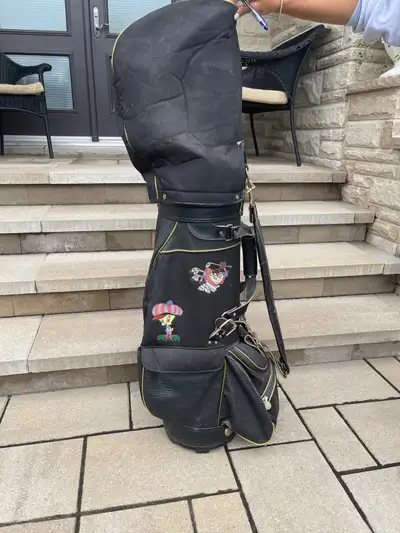 Selling only Golf bag No golf clubs included