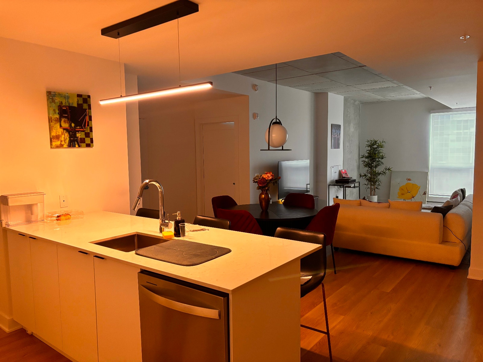 Room for rent $1,350 everything included, de la savane metro — photo 2