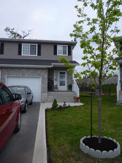 Three bedroom - Whole House - right by the 401