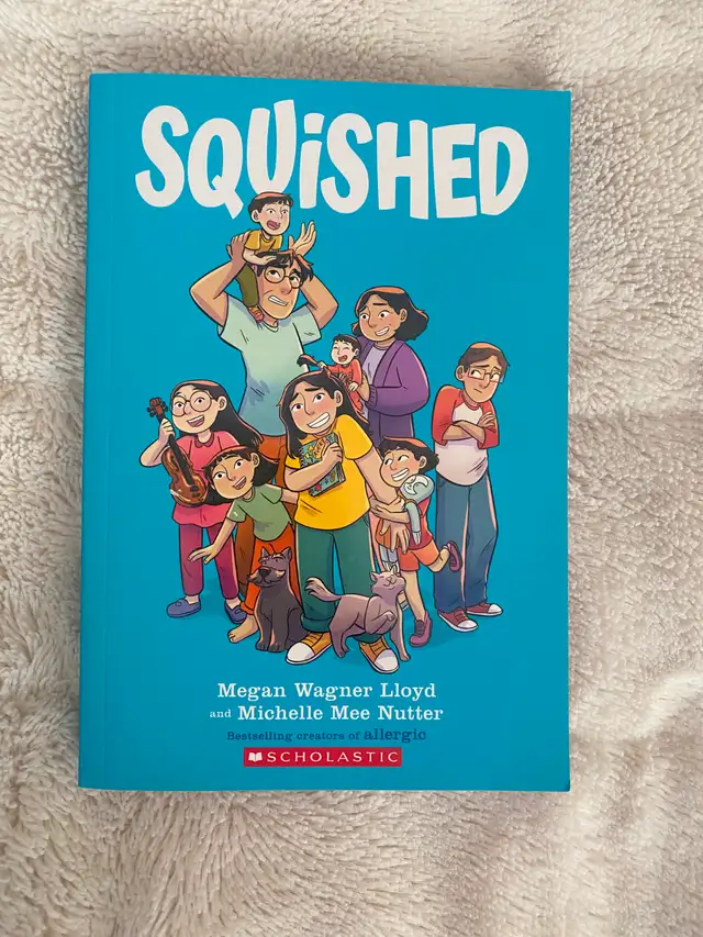 YA Graphic Novel - Squished (Paperback)