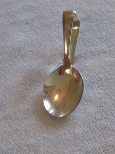 Assuming this is silver plate. stamped MM Rogers - Oneida Ltd VG vintage condition
