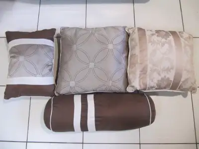 Elegant Four Piece Lot Of Designer Pillows Recently Cleaned XCon, View more
