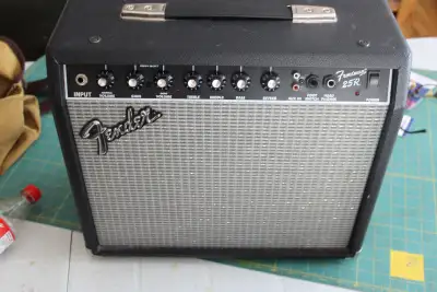 Fender Frontman 25R amp, View more