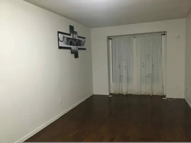 House for Rent/ Room for Rent in Long Term Rentals in Mississauga / Peel Region - Image 11