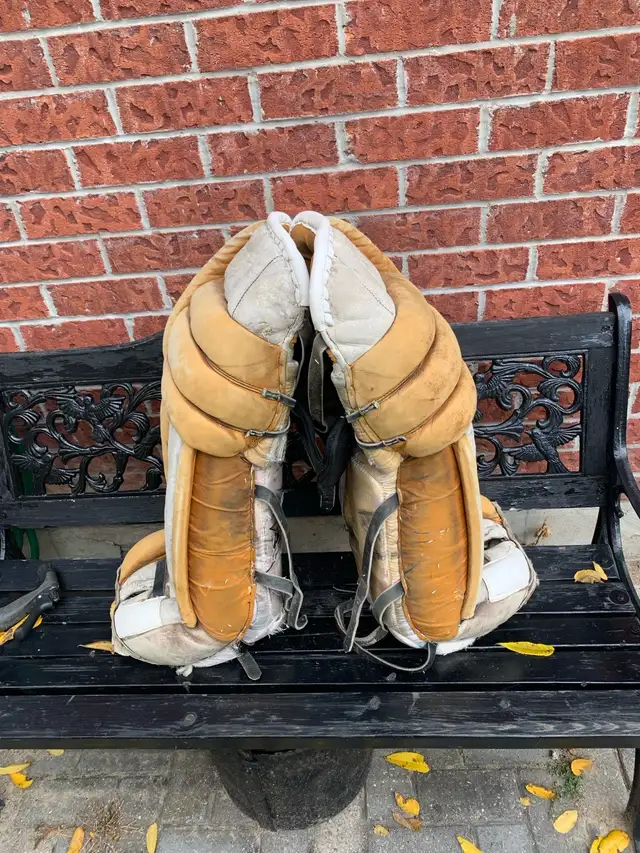 Vintage Goalie Pads in Hockey in Markham / York Region - Image 3