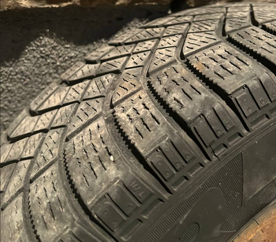 Selling a clean set of Pirelli IceZero winter tires mounted on 4-bolt steel rims (4x114.3 pattern)....